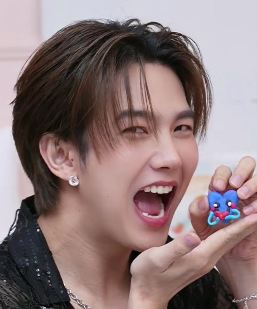 Build_FamilyFC's tweet photo. น้อนนนนนนบียัวร์ 💙

MUTU LIVE WITH BUILD
#MUTUxJJCheng
@JakeB4rever https://t.co/HrnZ4sKMAt