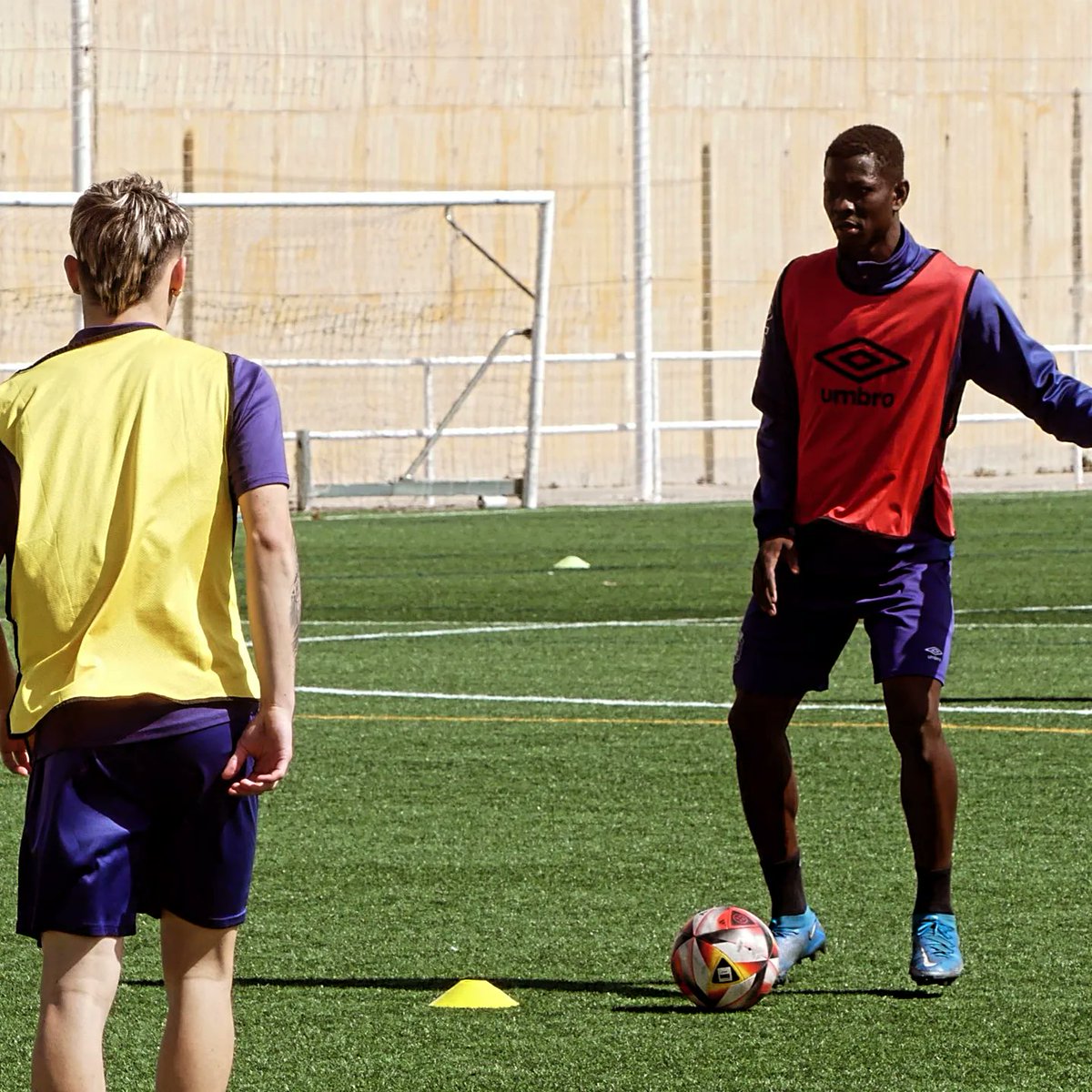 RealAvilaCF's tweet photo. 💪 SEGUIMOS
⚽ El equipo continúa la preparación a dos días del duelo ante @LaFactoriaBCF
#VamosRealÁvila ♥️💙 | #9Finales ⚔️ https://t.co/riRkPsTCIv