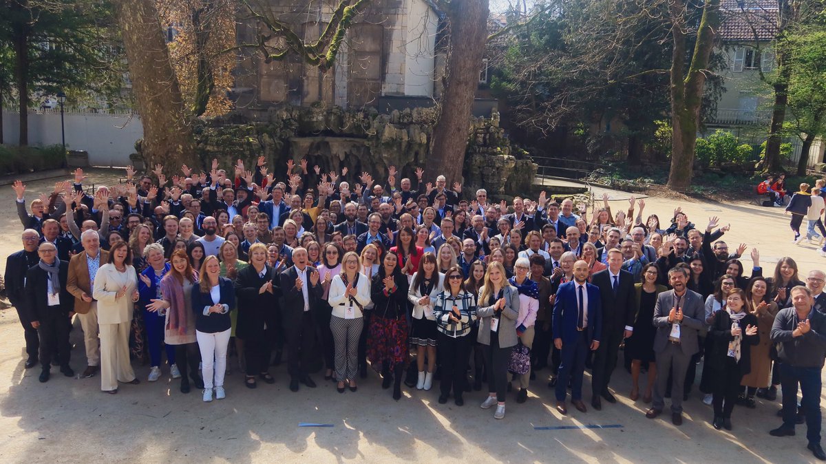 [#STARSandU] LIVE🔴Conference STARS EU   Group photo of all the partners to immortalize this moment. @hanze @ULL @ipb_pt #SilesianUniversity in Opava #CracowUniversity of Technology @UAMDofficial #UniversityWest #universityofBremen