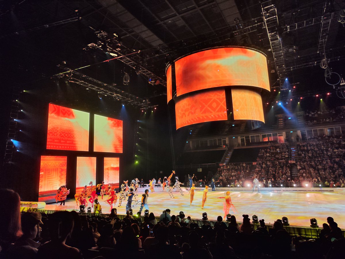 PoohChaiKonNun's tweet image. ตั้งใจมาดู #DisneyOnIce  แต่เอ๊ะกล้องจับแต่ผู้ชายกลายเป็น #MagicMike จ้า นักแสดงหล่อมากๆค่า ว่าแล้วเชียวปีนี้
เด็ดจริงสมกับเป็น 100 Years of Wonder 
ปีนี้ห้ามพลาดค่าา คุ้มมาก คุ้มเกินค่าตั๋ว แซ่บมากกก 😂😜