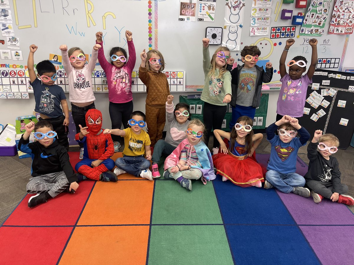 PreK_rocks_'s tweet photo. Super hero 🦸 day!! @BrookridgeSMSD https://t.co/xc6FPzNv5Z