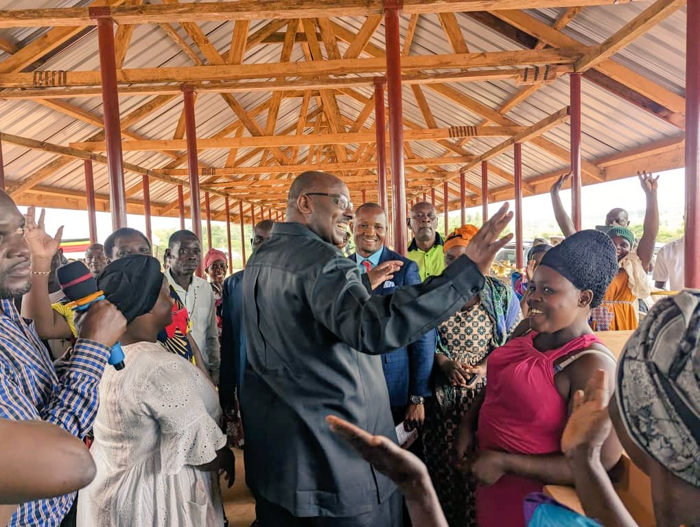 Today : Ben Kumumanya the PS @MoLGUganda commissioning katalekamese market shed constructed by Nakaseke Local Government with funding from the Local Economic Growth Support project under the Ministry of Local Government. The market has 60 stalls.