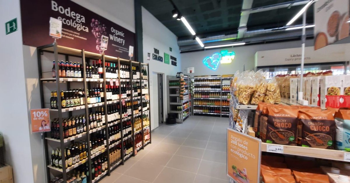 Hoy estuvimos en la inauguración del primer supermercado ecológico en Andalucía de la cadena Veritas, situado en El Paraíso - Estepona, Málaga. Supermercados Veritas es miembro de nuestra asociación y no podíamos faltar a esta cita tan especial. 💚 #veritas #estepona