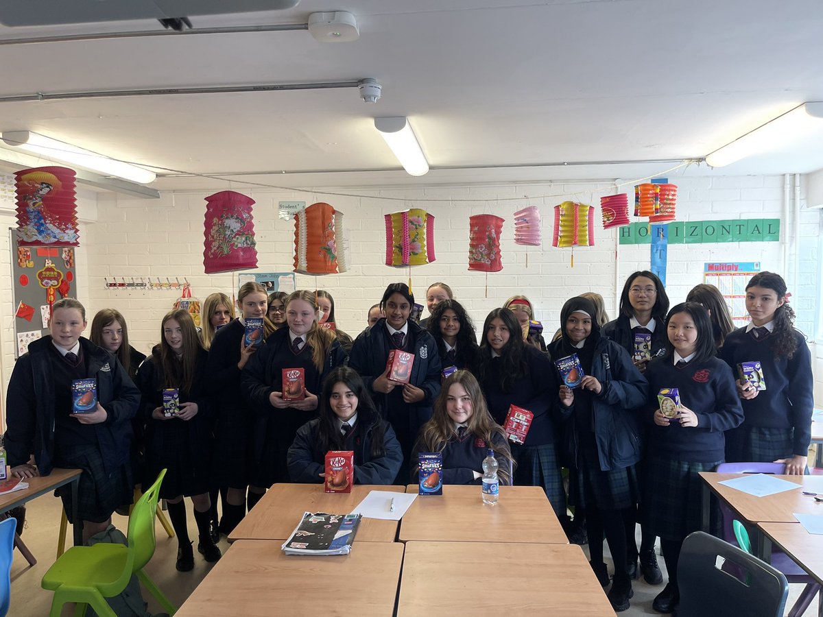 YasminYau_'s tweet photo. Great excitement was had today in my 1st year Business class who participated in the European Money Quiz hosted by the @EBFeu representing @stanhopess 💰What a great way to get students to become aware of #FinancialLiteracy and to celebrate #EuropeanMoneyWeek https://t.co/XYUF79eOTz