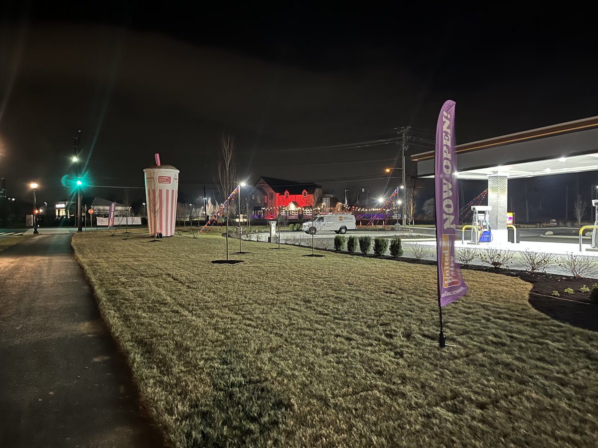 asapevent's tweet image. Just a little throwback to this fun install. 😀

What do you prefer – malts or shakes?!
#onestopshop #eventadvertising #asapevents #promoadvertising #IfYouDreamItWeCanMakeIt  #inflatable #adverflags