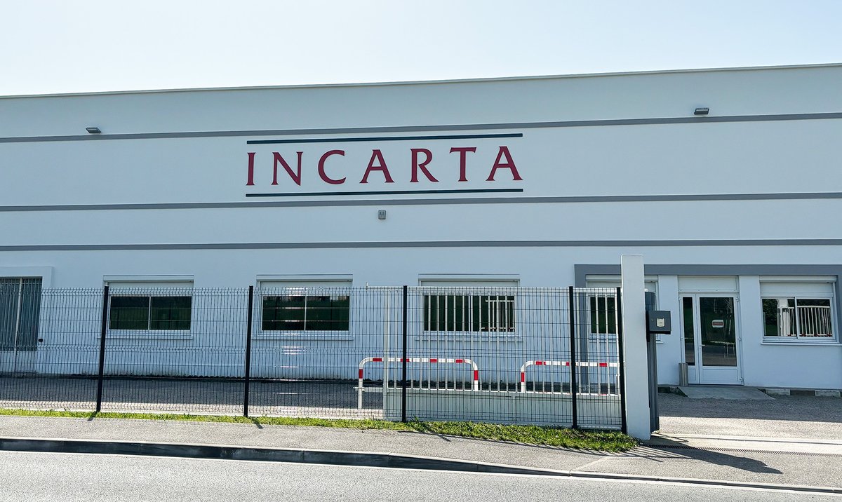 incarta's tweet photo. Après plusieurs mois de rénovation du bâtiment, nous sommes ravis de finaliser ce projet aujourd'hui avec la réception et la pose de l'enseigne d' #INCARTA.

Pour la réalisation de l'enseigne, nous avons fait appel à un prestataire local @_Celipress  Publicité. 

Merci à eux. https://t.co/NdAVrxRVuS
