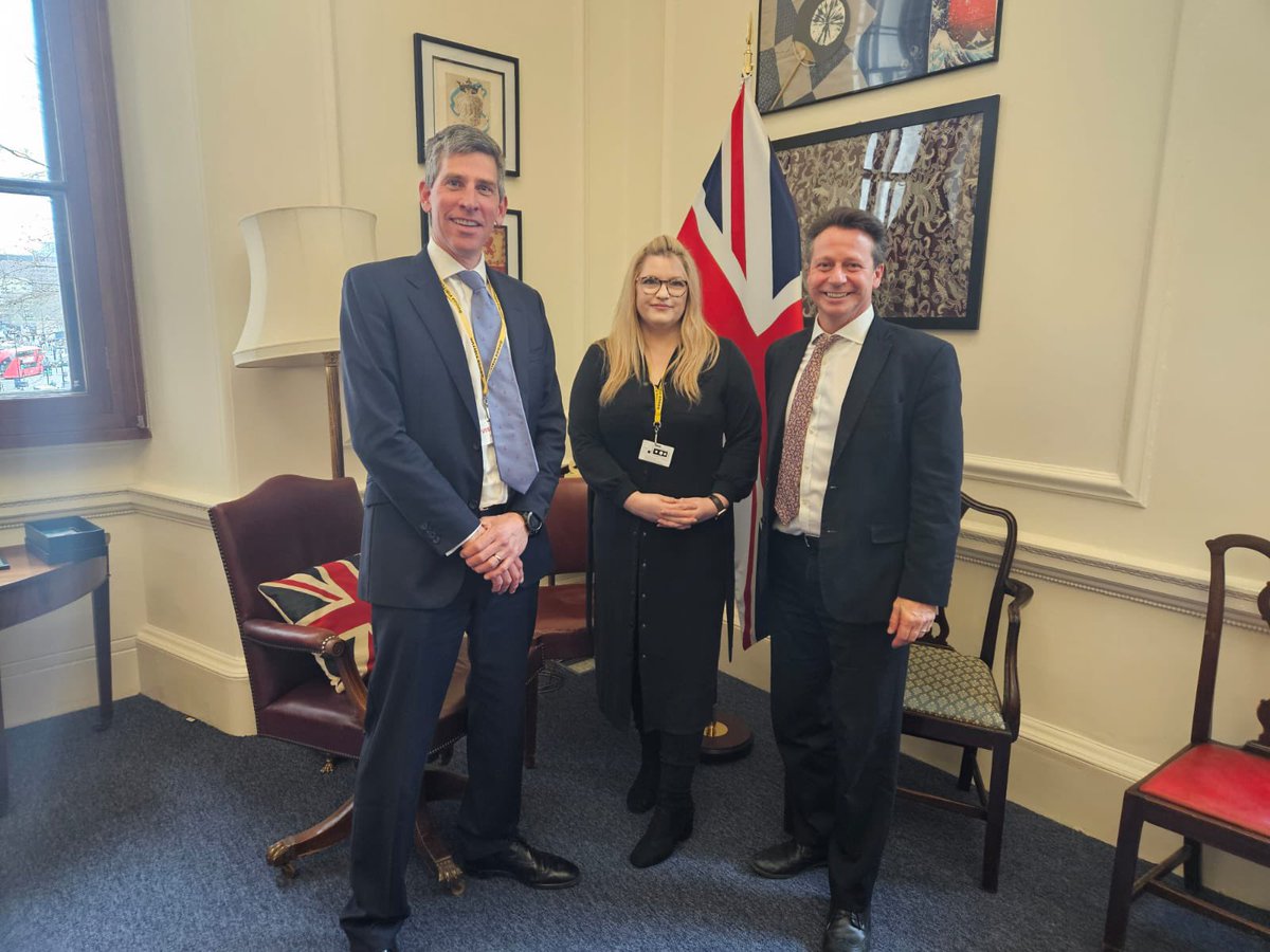 hairbarbcouncil's tweet image. Excellent meeting today championing the hairdressing and barbering industry 🙌🙌
@HuddlestonNigel @hmtreasury @HMRCgovuk 

#getregistered #uksalonowners #ukhairdressers #barbers