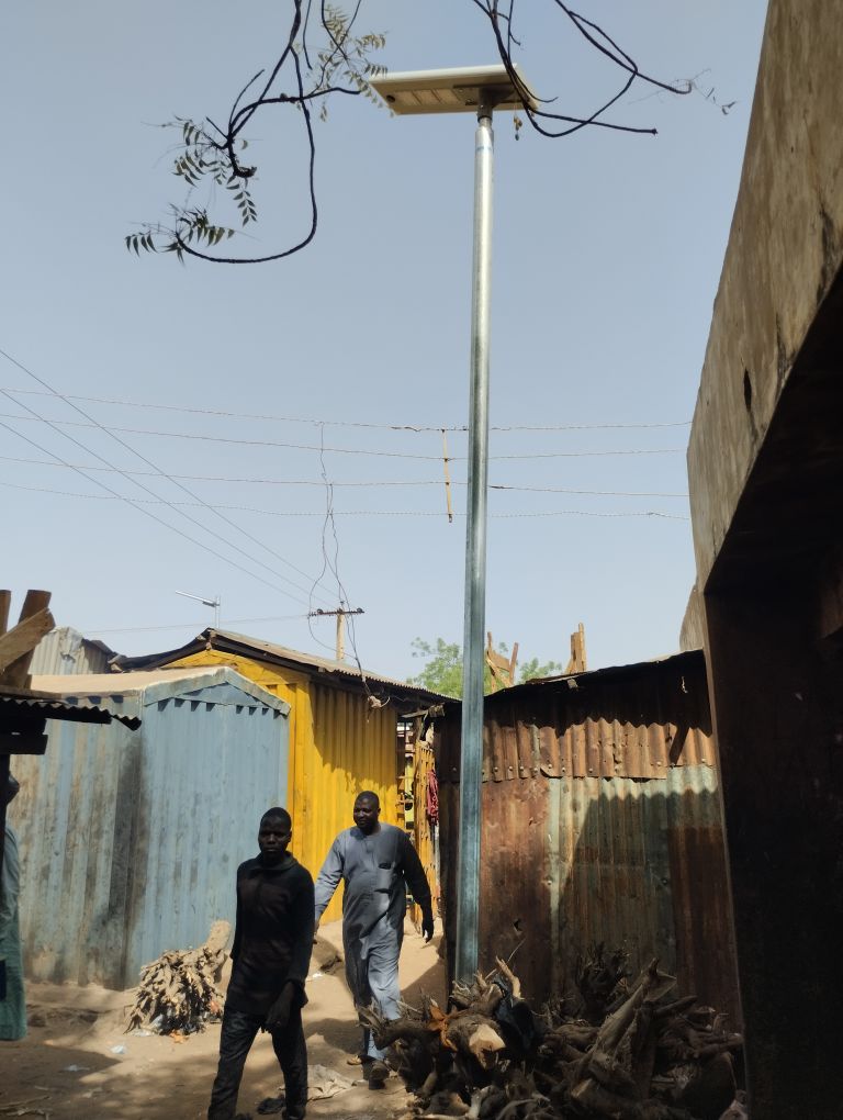 N50m was allocated to the Supply and Installation of Integrated 3-in-1 Solar Streetlights in Kebbi/Kalgo/Bunza Federal Constituency, Kebbi State in the 2023 FG Budget. We tracked and report that 20 solar streetlights have been installed along Kalgo Market Road to the main town…