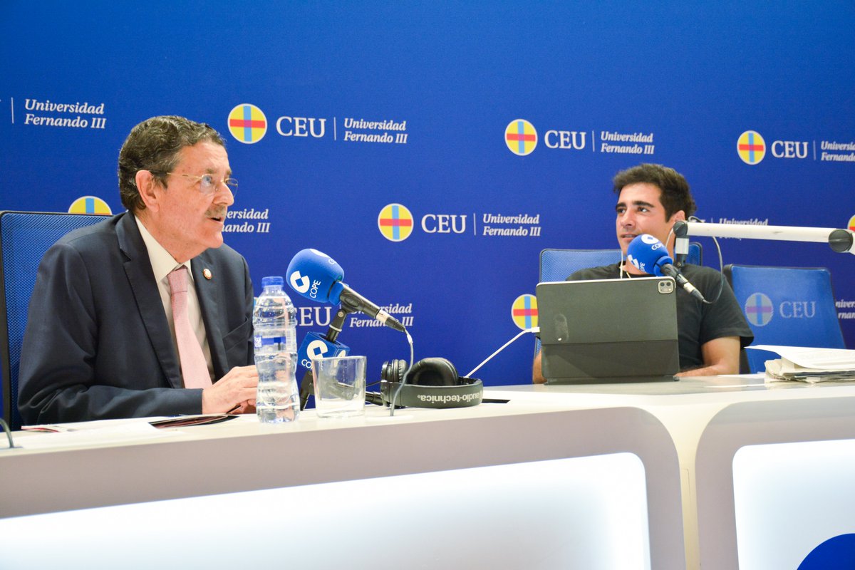 CEU (@fundacionceu) on Twitter photo ¡Hoy <a href="/HerreraenCOPE/">Herrera en COPE</a> desde la Universidad CEU Fernando III! Carlos Herrera y su equipo han ido a Sevilla a conocer las instalaciones de la Universidad, desde donde han emitido en directo el programa en un Aula Magna repleta de 'fósforos'.
Javier Tello, director general ¡Hoy <a href="/HerreraenCOPE/">Herrera en COPE</a> desde la Universidad CEU Fernando III! Carlos Herrera y su equipo han ido a Sevilla a conocer las instalaciones de la Universidad, desde donde han emitido en directo el programa en un Aula Magna repleta de 'fósforos'.
Javier Tello, director general