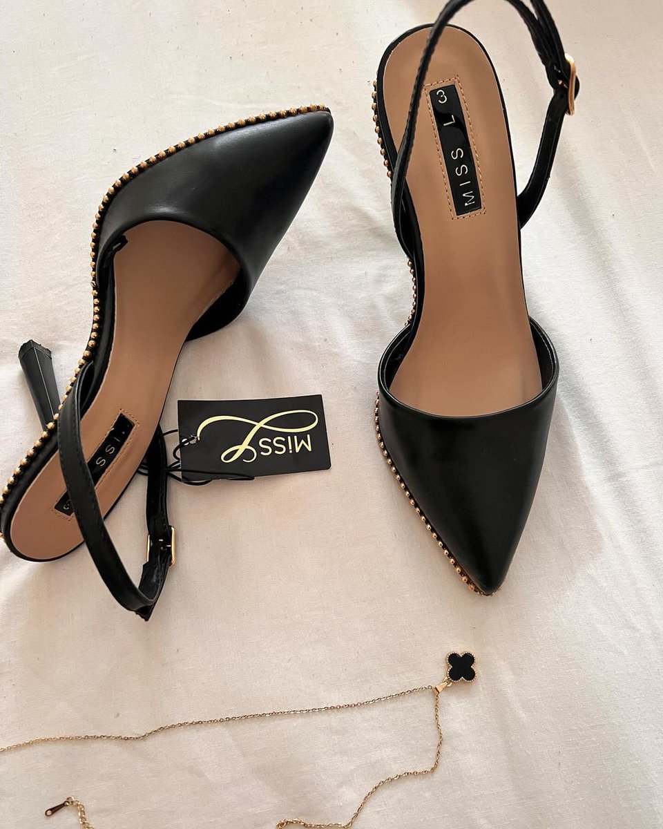 collinstimbela_'s tweet image. What stops you from getting these for your woman or girlfriend?