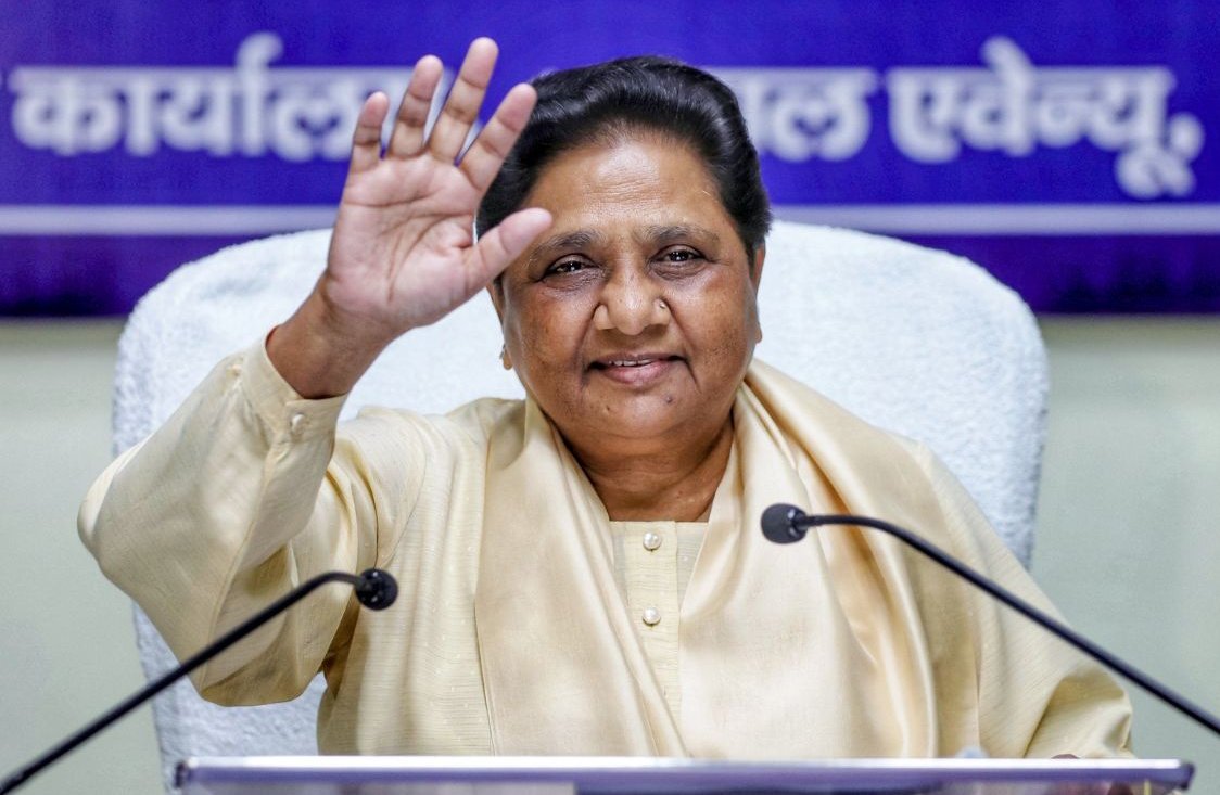 इस बार बसपा का टिकट वितरण जबरजस्त है। बड़ी संख्या में ऐसे लोगों को टिकट दिया जा रहा है जो जमीन से जुड़े हुए व मिशनरी लोग हैं। यकीन मानिए, बहन जी की सोशल इंजीनियरिंग जीत का परचम लहराएगी।