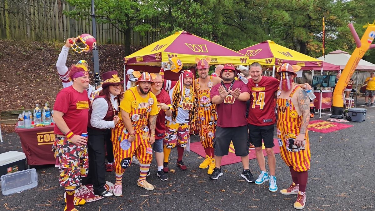 washingtonukfan's tweet photo. Missing home can’t wait to be back with the Washington family 

#HTTC https://t.co/Z4uf1sBw5m