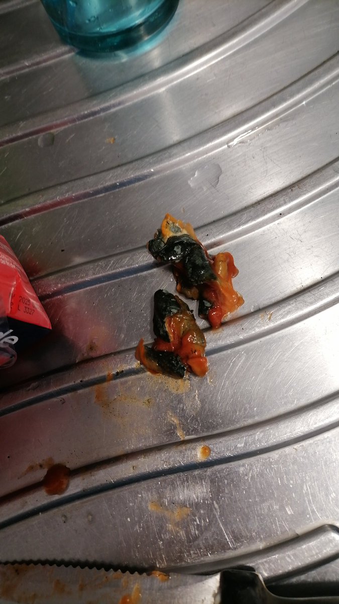 gambipicks's tweet image. Alguien me explica que es esto que viene en el tomate??? #Unide #SupermercadoUnide  he buscado perfil en Twitter y no lo encuentro si alguien lo sabe que me lo diga y les etiqueto a ver si me lo explican