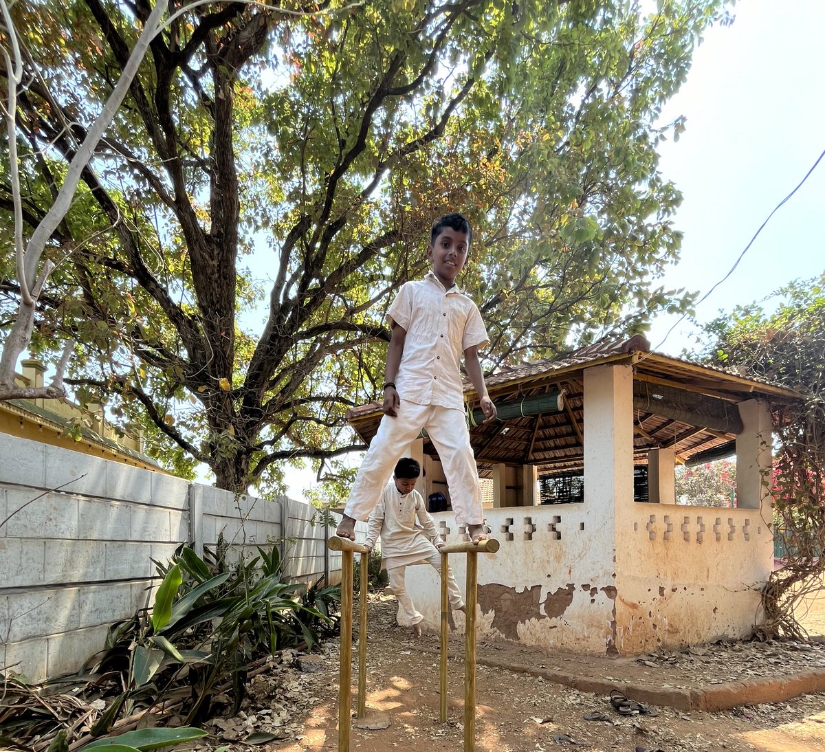 Does English medium mean BETTER quality education? Let’s explore an alternative Kannada medium school in Mysuru that challenges this idea! 💡 Fun fact: there is absolutely NO homework given in this school!