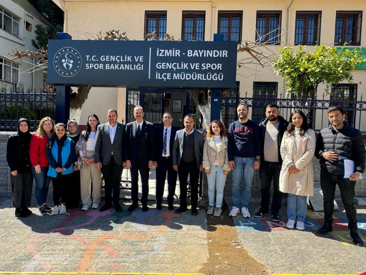 TmrOsmanagaoglu's tweet photo. GSB Bayındır İlçe Müdürlüğümüzü;Bayındır İlçe Bşk.Mehmet Karakaya, Bel. Meclis Üyelerimiz ve yöneticilerimizle ziyaret ettik.Bayındır Milli Eğitim Müd.Aykut Çağıran’ın da bulunduğu verimli bir Bayındır sohbeti oldu. GSB İlçe Müdürümüz Erdal İnce’ye başarı ve kolaylık diliyorum. https://t.co/0F7uHqyqXg