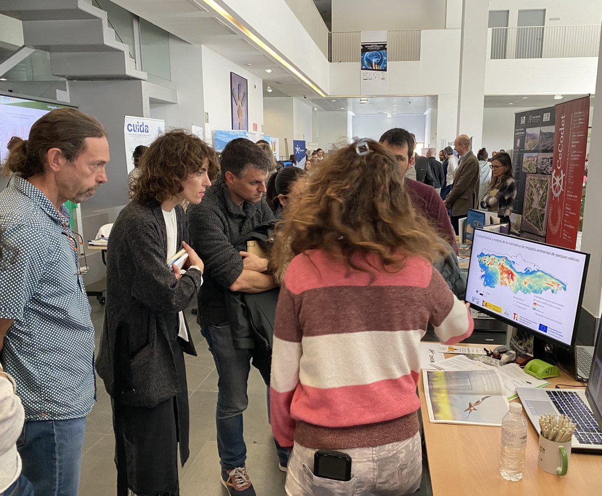 Esta semana hemos estado en las Jornadas de Investigación y Transferencia del Campus de Mieres hablando del proyecto WindWildNET, de @_IMIB_ y @uniovi_info, financiado por @FBiodiversidad #ProyectosPRTR #PlandeRecuperacion #NextGenerationEU