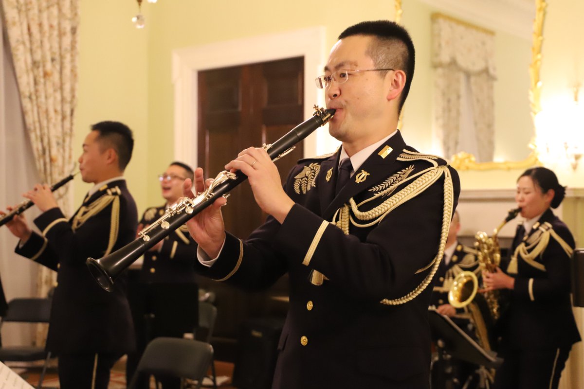 We had the pleasure of hosting the Japan Ground Self-Defense Force's Central Band for an exciting night of music and fun at the Embassy! They played both 🇺🇸 & 🇯🇵 music, as well as a medley of international marches.🎶 @JGSDF_CBAND