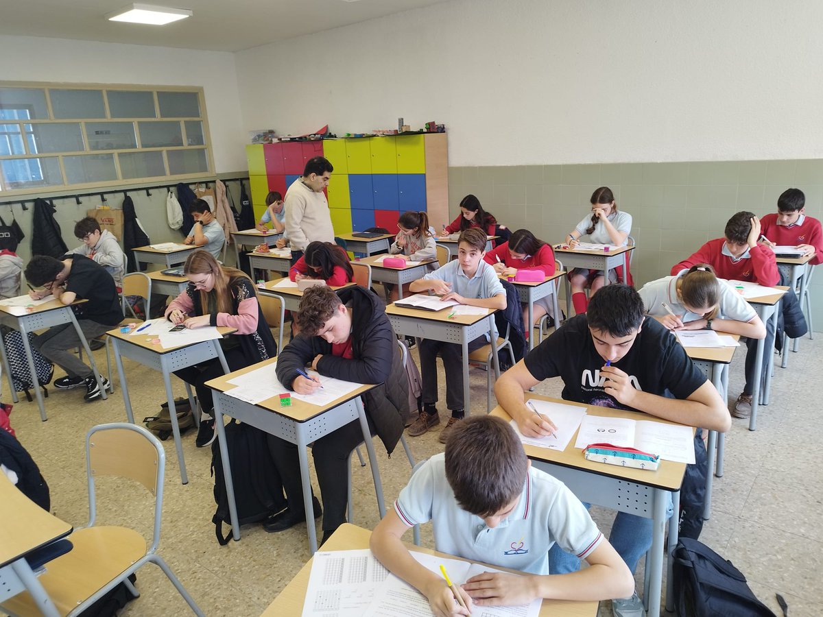 Los alumnos del Colegio San Agustín brillarn en el Canguro Matemático 2024. ¡Orgullo total! 🌟 #CanguroMatemático2024 #SanAgustín_VA