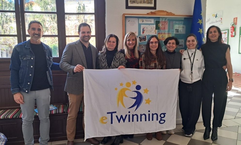 eTwinning_es's tweet photo. 👉El SNA tuvo la oportunidad de visitar el CEIP Cierva Peñafiel de Murcia

💻Centro que integra los proyectos #eTwinning en el aula

ℹ️Descubre más sobre este centro y sobre las jornadas eTwinning de Murcia en👇
https://t.co/U5F1hfir1b https://t.co/1leTNMezdm