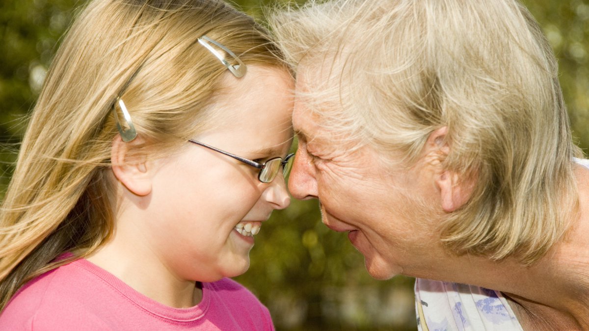 Isovanhempien tuella on suuri merkitys äitien hyvinvoinnille. <a href="/helsinkiuni/">University of Helsinki</a> yliopistonlehtori Niina Metsä-Simola kollegoineen analysoi lähes puolen miljoonan suomalaisäidin rekisteritietoja. Tutkimuksessa hyödynnettiin tutkijapalveluidemme väestöaineistoja. #tutkijapalvelut