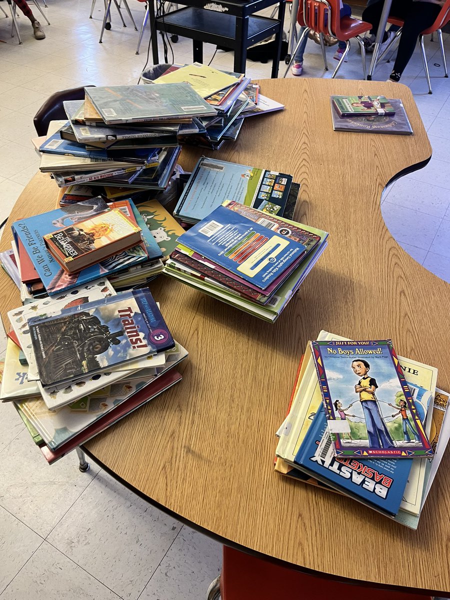 When 1st grade brings back their library books! 🥰 #SchoolLibrarian