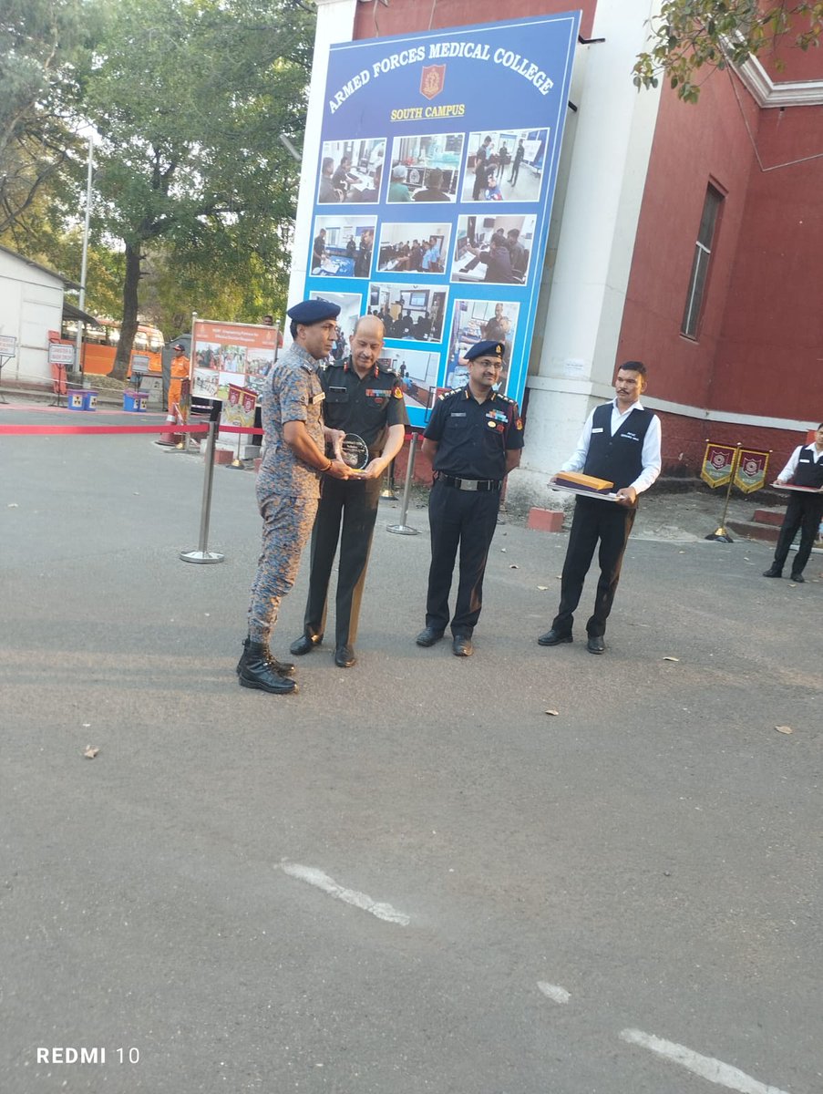 05NDRF's tweet photo. #DMtraining
#05ndrf conducted comprehensive DM training including demonstration of High rise rescue, MFR, CBRN emergency drill, for MBBS students & staff of AFMC, Pune. #capacitybuilding
#indianarmy #AFMC
@ndmaindia
@SDMAMaharashtra
@NDRFHq
@PIBMumbai https://t.co/MG4UBQMJKo