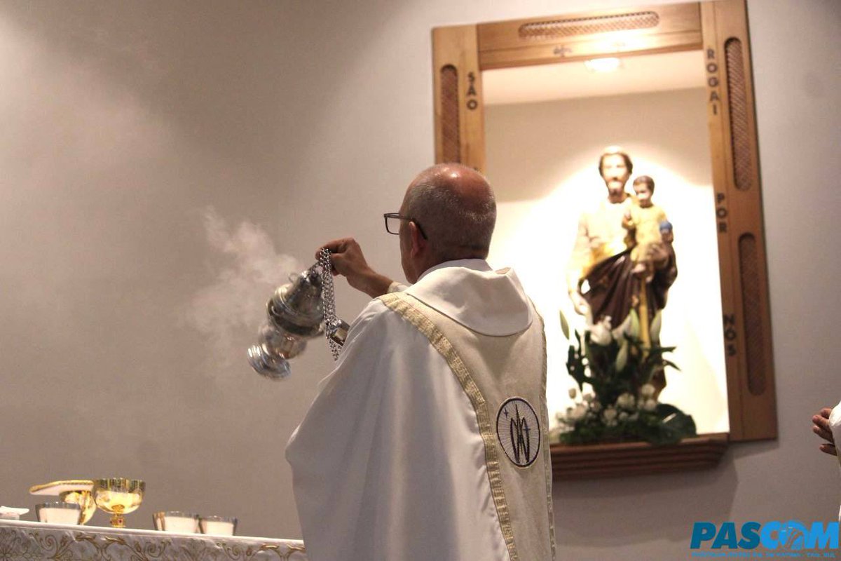 PnsFatima's tweet photo. Celebramos com todo fervor e devoção o patrono universal da Igreja, o esposo da Virgem Maria e o amado pai adotivo de Jesus. 

Valei-nos, São José! 🙏✨ 

(19 de março de 2024) https://t.co/Y6bwbgQj9a