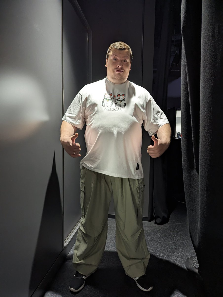 HowLateWasOhnePixel tweet media