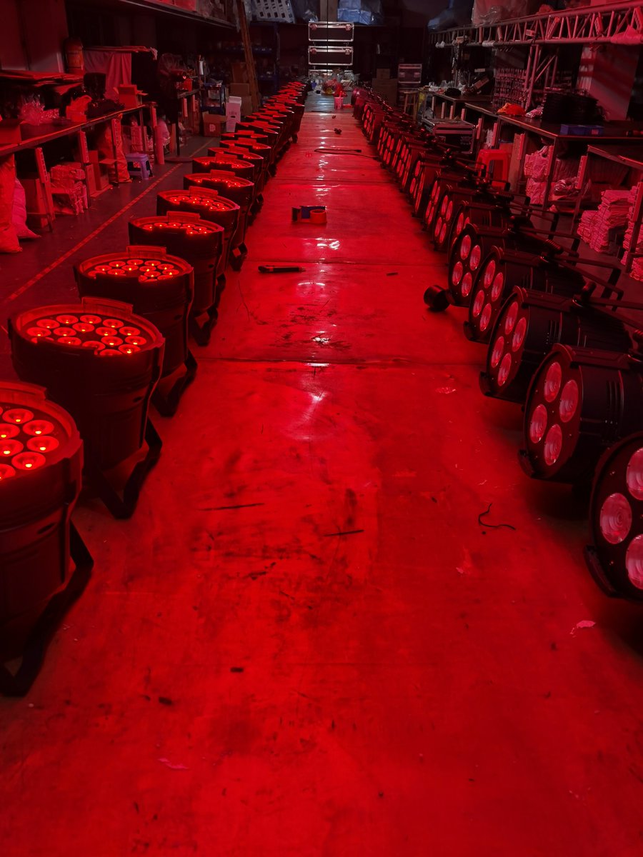 GZYTDGkylie's tweet photo. High-end quality wash par light, always on stock🤓💥😎👍
#stagelighting #stagelights #lightingdesign #eventlighting #eventlights #eventdesign #eventdecor #events #club #bar #musicfestivals #livehouse #wedding #parlights #washlights #beamlights #blinders #concert  #theatredesign https://t.co/loB1JgJHvb