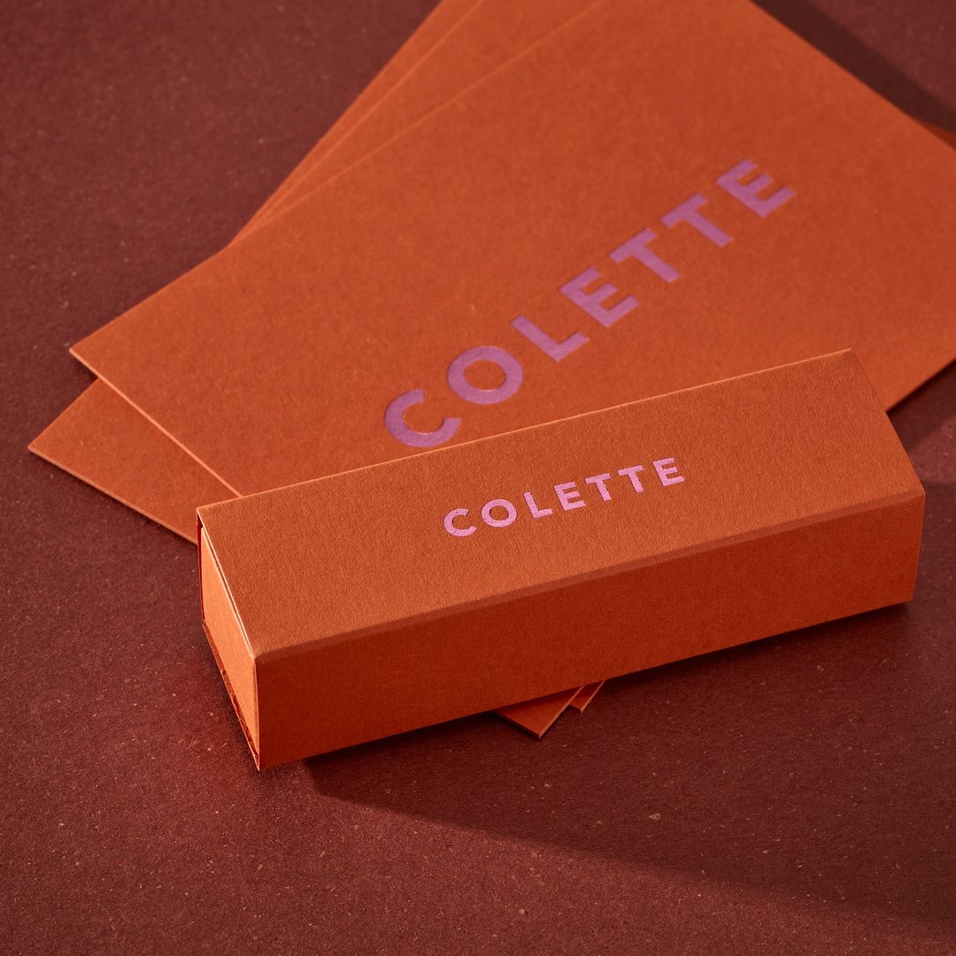 RealtPaperLtd's tweet image. @colorplanpapers Rust with a pink foil for this birth announcement stationery set featuring note cards, boxes and stickers, designed and produced by Drukkerij Dirix.

#ColorplanRust #pinkfoil #stationery