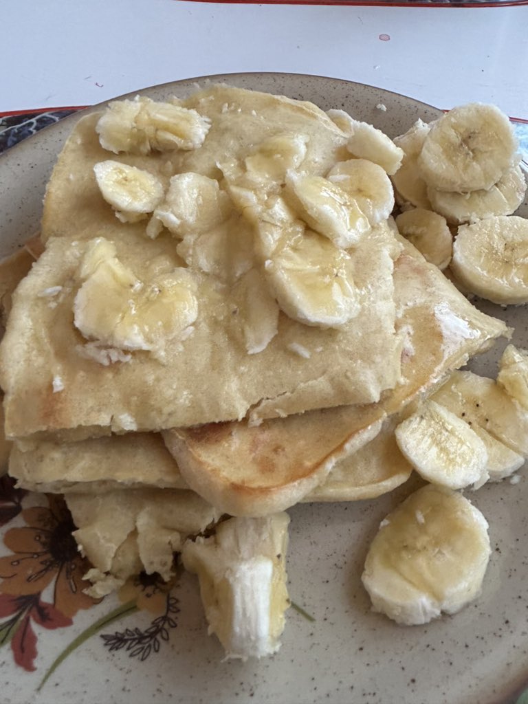 HeidiLeinonen's tweet photo. Onko herkullista?🥞🍌 #lettu #letut #herkku #herkullista #banaani https://t.co/Rr0SVIkWQL