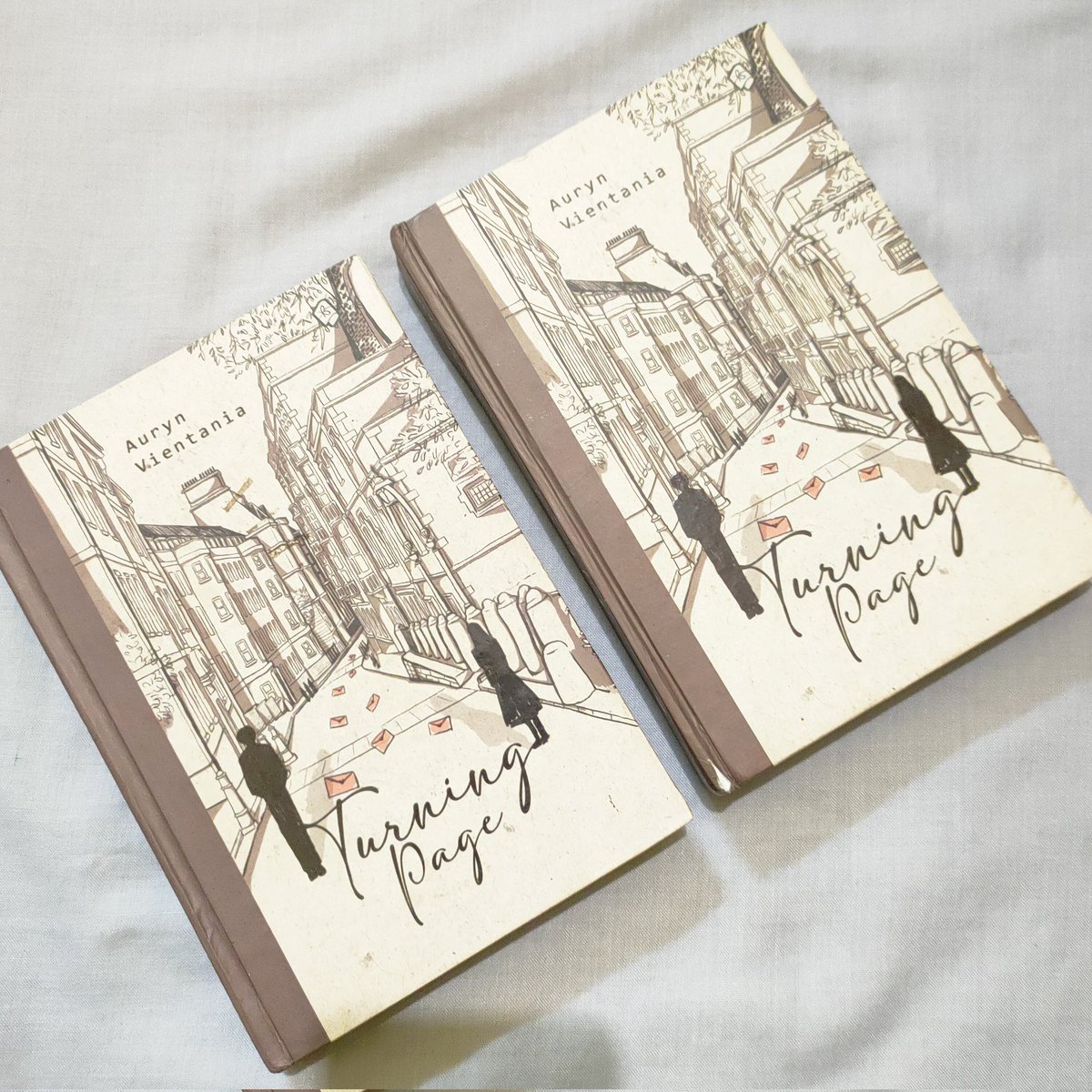 solitudemaa's tweet photo. WTS NOVEL PRELOVED ORIGINAL

Novel Turning Page HC
Edisi ttd digital penulis.
Ada 2 stok ya, minor defect karena novelnya preloved. Details condi bisa DM.

🏷️67k
🍊 https://t.co/C8OoULZHxc
Free ongkir, cashback 15rb.

wts wtb novel alstare lake auryn vientania original https://t.co/SNMTtb1ZIy