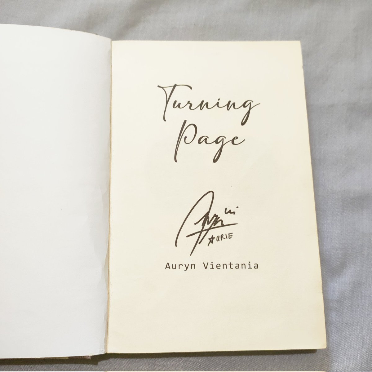 solitudemaa's tweet photo. WTS NOVEL PRELOVED ORIGINAL

Novel Turning Page HC
Edisi ttd digital penulis.
Ada 2 stok ya, minor defect karena novelnya preloved. Details condi bisa DM.

🏷️67k
🍊 https://t.co/C8OoULZHxc
Free ongkir, cashback 15rb.

wts wtb novel alstare lake auryn vientania original https://t.co/SNMTtb1ZIy