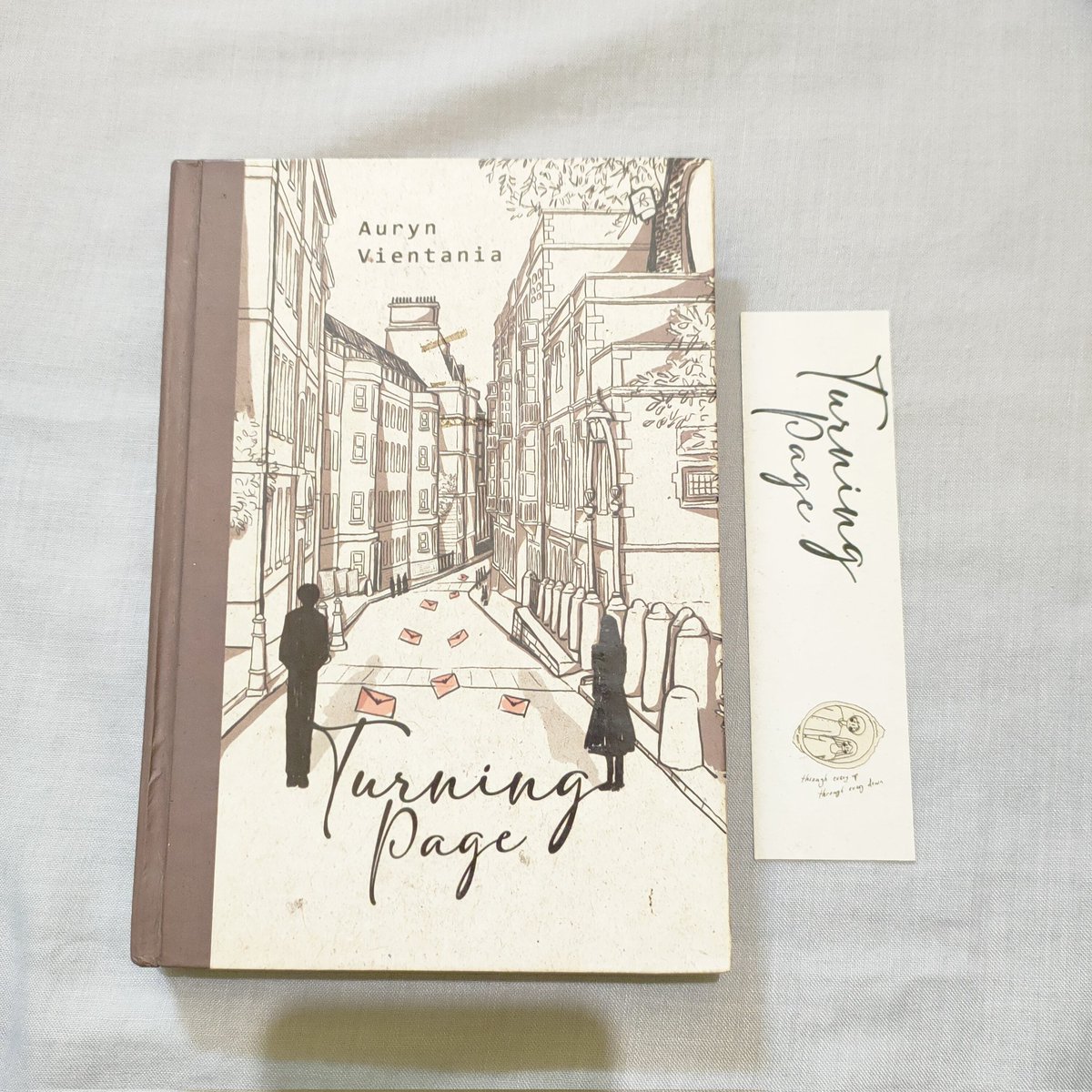 solitudemaa's tweet photo. WTS NOVEL PRELOVED ORIGINAL

Novel Turning Page HC
Edisi ttd digital penulis.
Ada 2 stok ya, minor defect karena novelnya preloved. Details condi bisa DM.

🏷️67k
🍊 https://t.co/C8OoULZHxc
Free ongkir, cashback 15rb.

wts wtb novel alstare lake auryn vientania original https://t.co/SNMTtb1ZIy