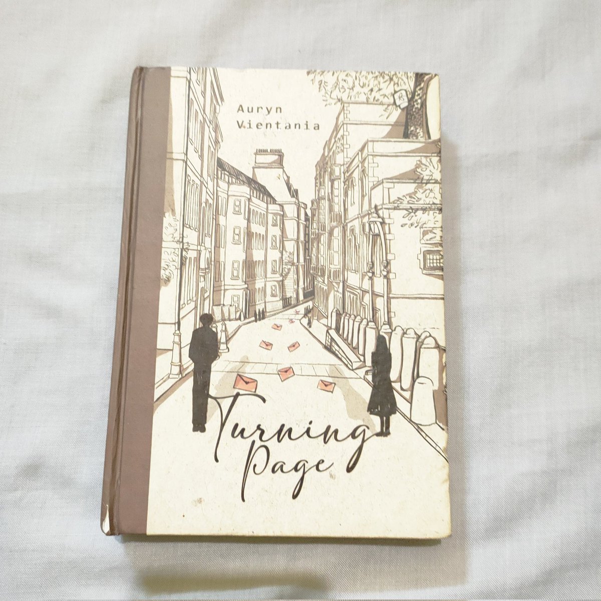 solitudemaa's tweet photo. WTS NOVEL PRELOVED ORIGINAL

Novel Turning Page HC
Edisi ttd digital penulis.
Ada 2 stok ya, minor defect karena novelnya preloved. Details condi bisa DM.

🏷️67k
🍊 https://t.co/C8OoULZHxc
Free ongkir, cashback 15rb.

wts wtb novel alstare lake auryn vientania original https://t.co/SNMTtb1ZIy
