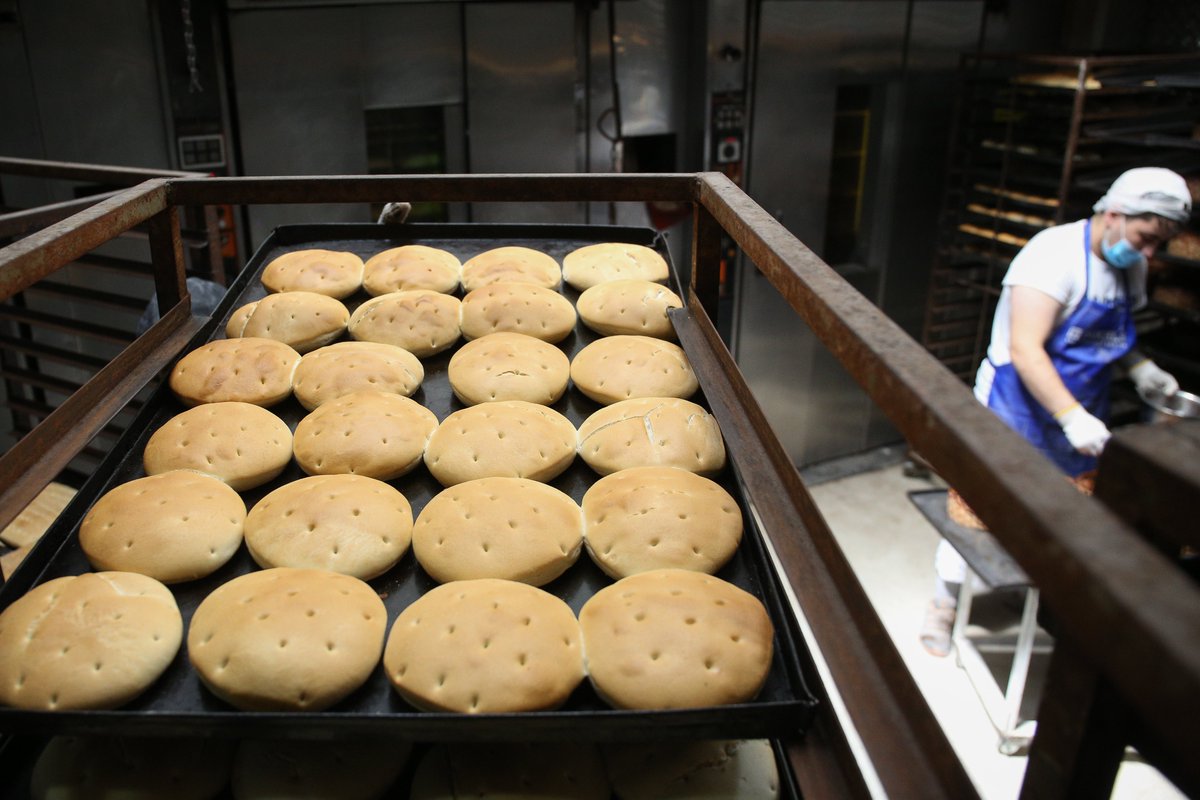 🖱️#DobleClick | Precio del pan

Juan Mendiburu, presidente de la Asociación Gremial de Industriales del Pan (Indupan): "El panadero que pueda bajar el pan, lo va a bajar es lo más probable, las panaderías históricamente siempre hemos tenido competencia de precios"