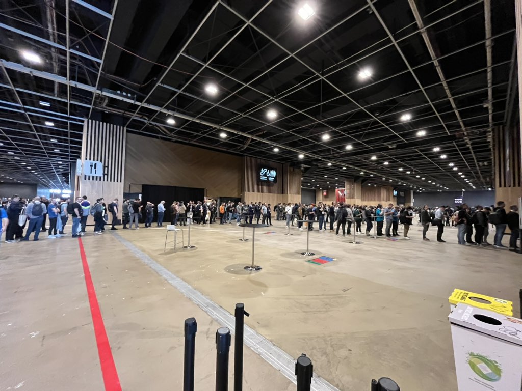 This is why I rarely try to go to talks at KubeCon. Insanely oversubscribed. Hundreds of people queuing to get into a session