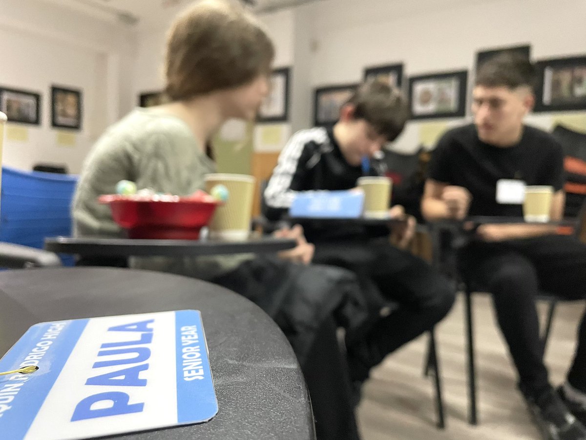 ijoaquinrodrigo's tweet photo. ¡Ayer celebramos el encuentro #TriviaNoon de #7Meets12! ¡Un segundo acercamiento entre los alumnos de #1ESO y #2BACH a través de un juego de trivial y de preguntas para conocerse mejor! #GuárdameElSitio #joaquinrodriguismo https://t.co/kHrgSiB66p