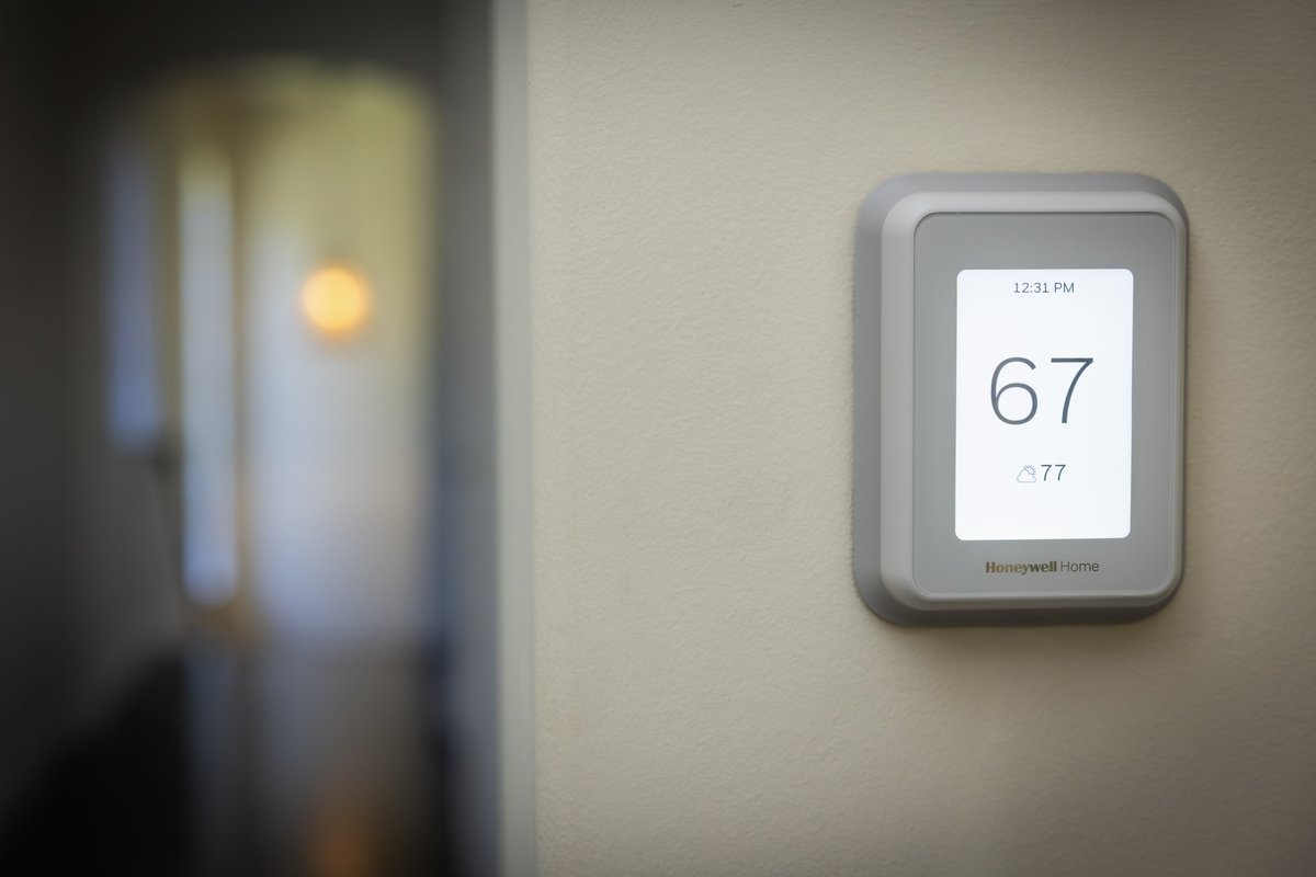 Spring into energy savings with #SmartThings Energy. Monitor and control devices like @honeywell Home Thermostats in the app to stay comfortable while ensuring energy is used wisely. #DoTheSmartThings