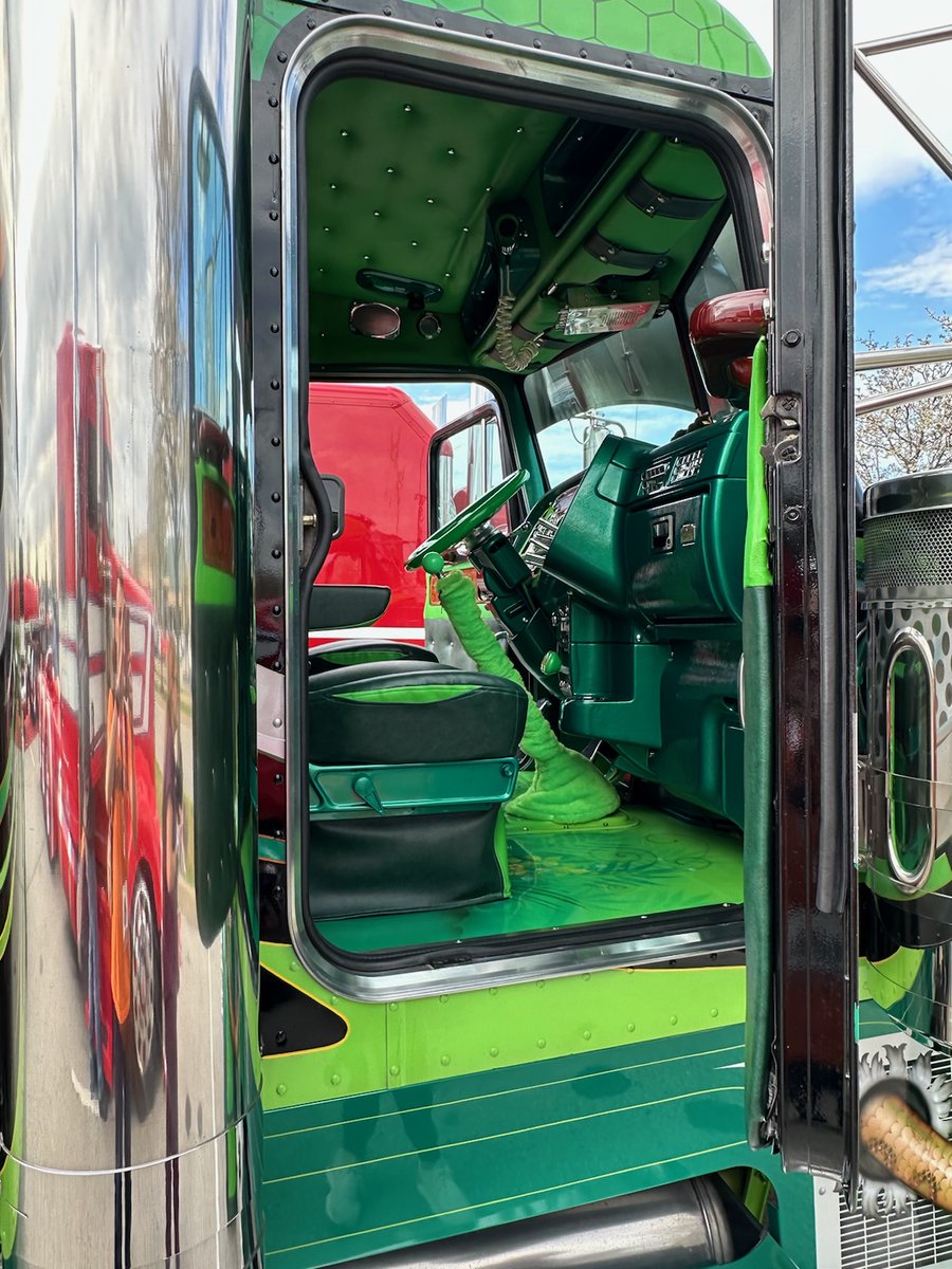 JobsInTrucks's tweet photo. Kicking off day one at #MATS2024! Which one is your favorite?
#MATSexperience #Trucking #Chrome #CustomPaint https://t.co/6DtfqR9BC3