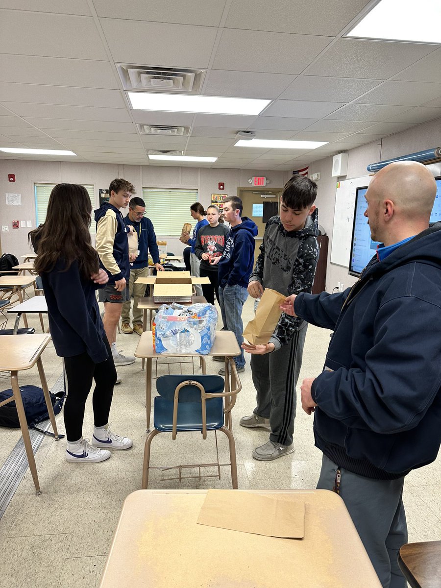 Great week full of FCA activities! This morning these young men and women bagged lunches for the WATT program of Winchester. Thank you to the JW Touchdown Club for donating the supplies! 
#buildingleaders
#servantleaders
<a href="/JWTouchdownClub/">James Wood Touchdown Club</a> <a href="/JamesWoodFB/">JW Colonels Football</a> <a href="/CoachTWilson78/">Todd Wilson</a>