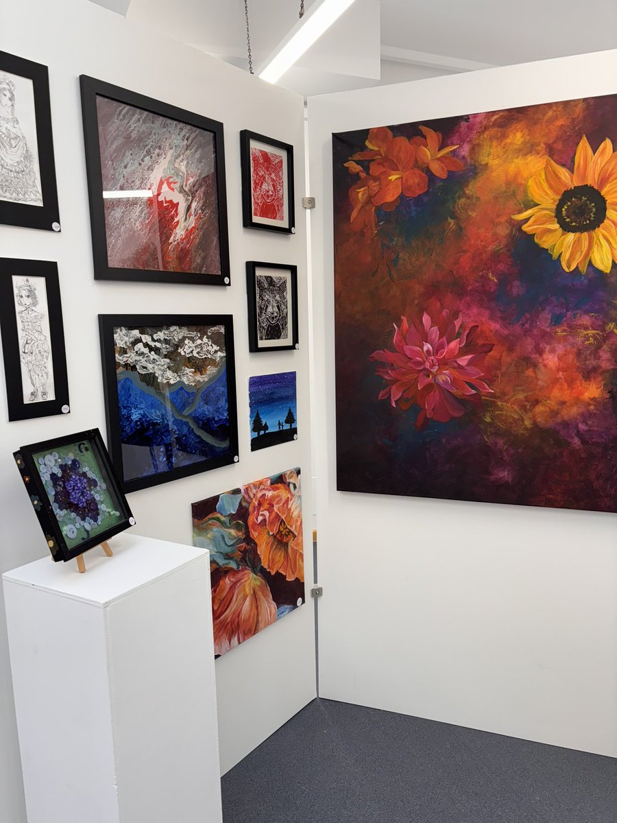 langsnhs's tweet photo. What a pleasure taking in the #Springcollective - amazingly talented school community working in a variety of media! @ArtsNHS @NorthamptonHigh https://t.co/zOJyy9NJyT