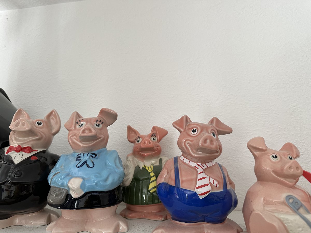 New on the blog- The Future of Money @boemuseum has made me nostalgic for the piggy banks of my childhood... tinctureofmuseum.wordpress.com/2024/03/18/its…