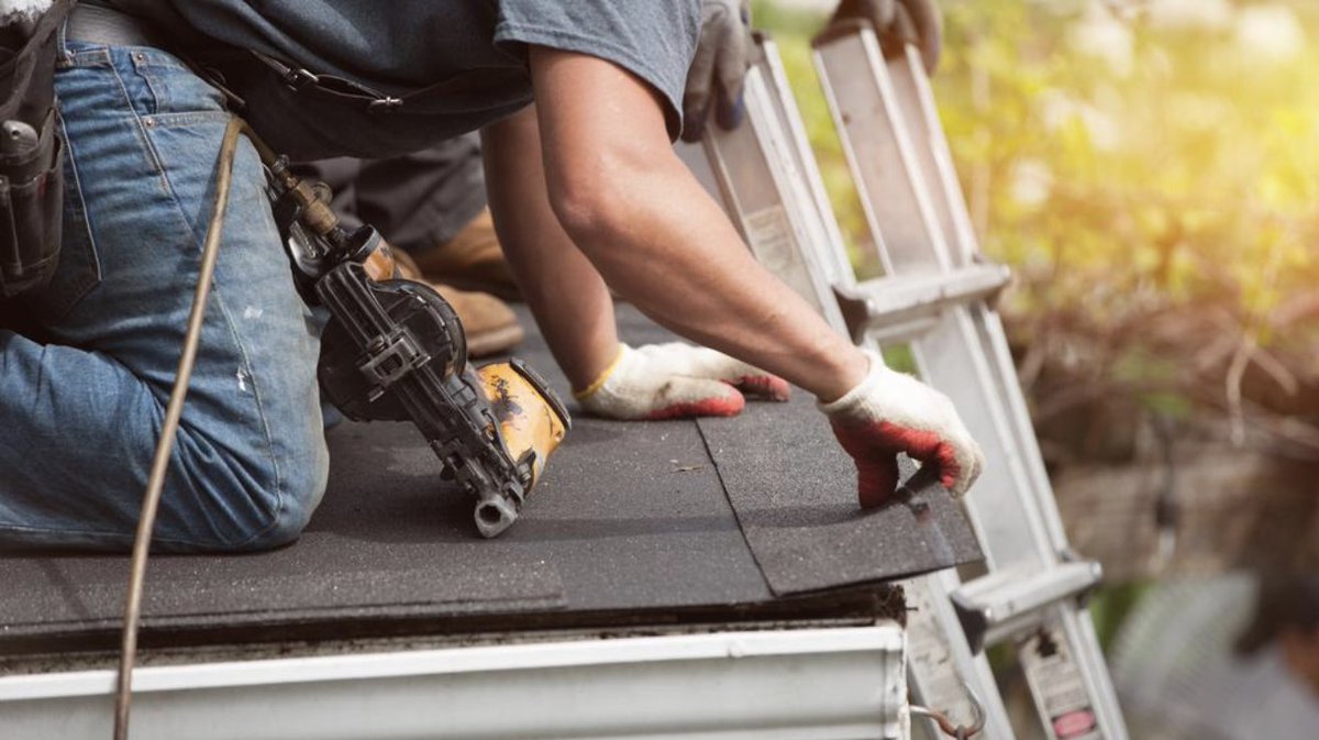 element_risk's tweet image. Roofers can earn good money, but the risks are real. Learn why proper insurance is crucial for protecting your roofing business from financial devastation in today's blog.👇🏻
elementrisk.com/blog/nail-down…
#elementrisk #insuranceforthedoers #riskmanagement #insuranceagency