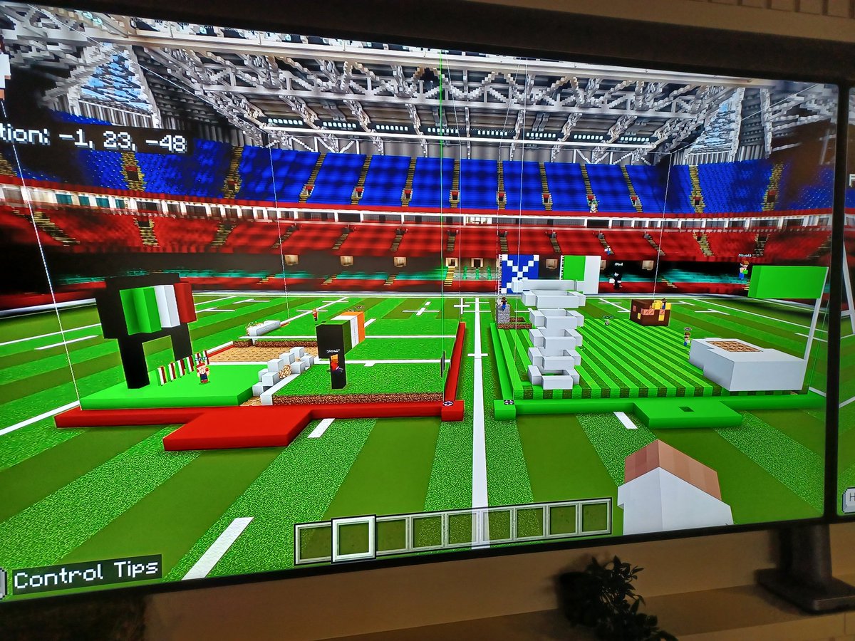 And the primary final is on!! @YsgolPennant v @StFrancisCDF building #6Nations in the #WRUEsportsLeague #MinecraftEsportCymru #WRUEdu @GrantRobWRUEdu @HwbAddysg_Cymru supported by @EsportsWales @PlayCraftLearn