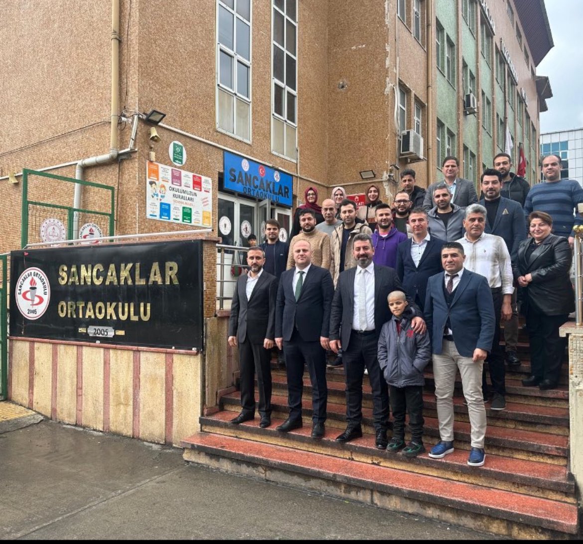 SancaklarO's tweet photo. Milli Eğitim Bakanlığı Temel Eğitim Genel Müdürü Sayın Ebubekir Sıddık Savaşçı okulumuza teşrif etmiştir.Sayın Genel Müdürümüze öğretmenler odası  buluşması kapsamında samimi sohbeti ve bilgi paylaşımları için  teşekkür ederiz..@Yusuf__Tekin @tcmeb @mem_siirt @ebubekirsavasci https://t.co/eQ4WQtGdSI