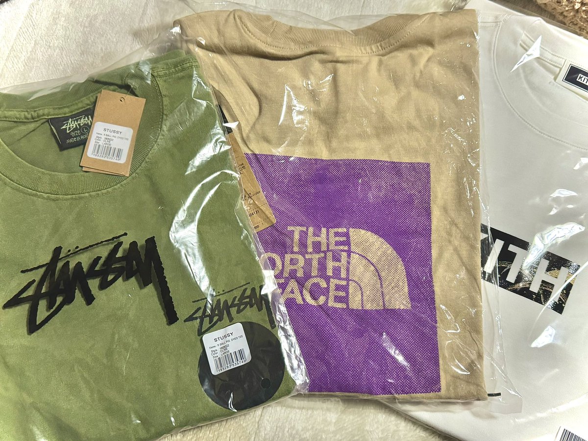 AliceN3103's tweet photo. 最近買ったTシャツ全部すき🫰

#STUSSY #Supreme #TheNorthFace #KIHT https://t.co/GOIQ4N665o
