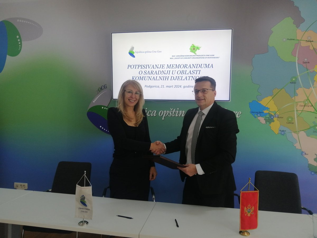 ZOCG_UoM's tweet photo. Danas je potpisan Memorandum o saradnji #ZOCG i Udruženja komunalnih preduzeća CG, sa ciljem zajedničkog zastupanja interesa pred držav. organima i međunarodnim organizacijama. Dokument su potpisali gen. sek. ZOCG Mišela Manojlović i predsjednik Skupštine UKP Radenko Vujošević. https://t.co/6SLI7WVcbn