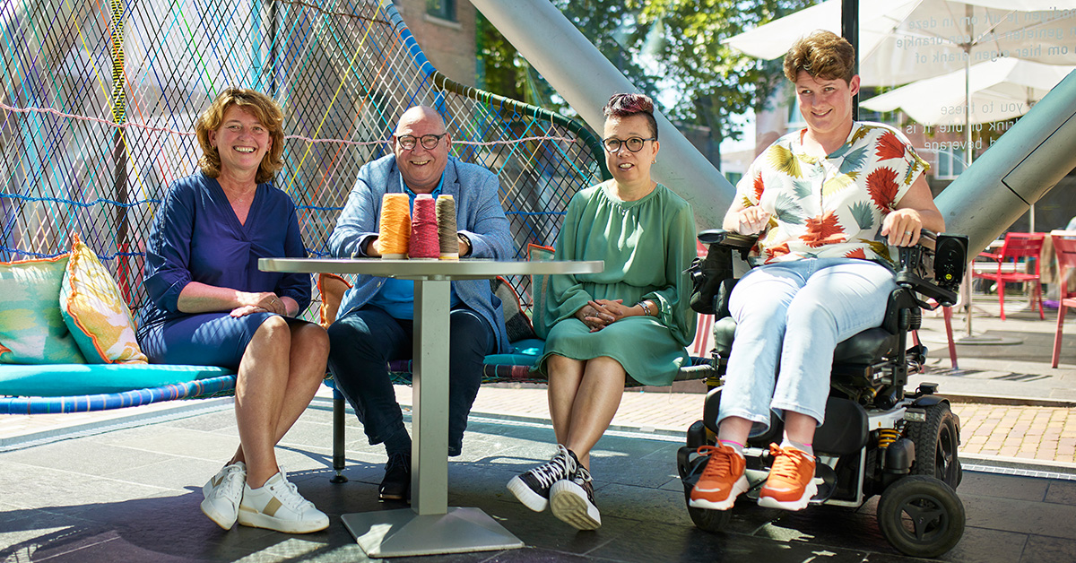 AWVB_Tranzo's tweet photo. NIEUWE PUBLICATIE | Perspectief op ervaringsdeskundigheid 
Prof. dr. Petri Embregts levert samen met haar team al jarenlang een belangrijke bijdrage aan onderzoek naar ervaringsdeskundigheid in de zorg voor mensen met een verstandelijke beperking. https://t.co/kZK0XBAnsb https://t.co/M2BOA1wRj1