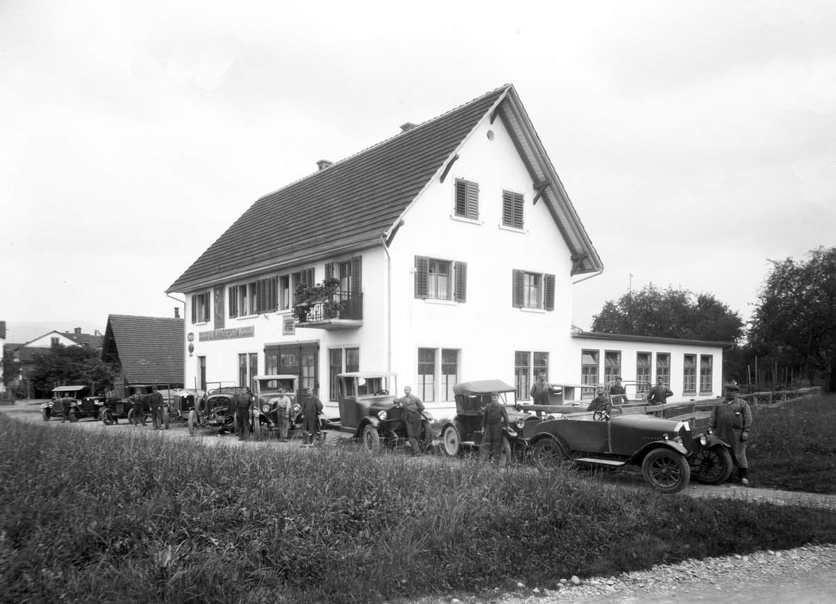Das Unternehmen L.N. Anderson - Autospenglerei in Robenhausen-Wetzikon in den 1920er Jahren. 
(Heute Wetter Heizung und Lüftung AG).

#wetzikon
#automobile 
#Archive